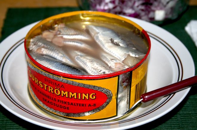 Традиционное блюдо Швеции - сюрстремминг