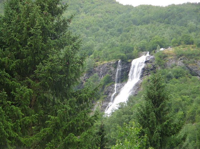 Водопад Brekkefossen