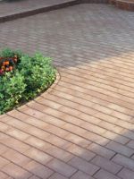 Тротуарная плитка – особенности брусчатки, резинового, пластикового, клинкерного и бетонного материала