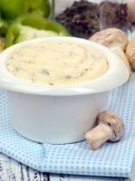 Грибной соус из шампиньонов, лисичек, вешенок и сушеных грибов, оригинальные рецепты с соусом