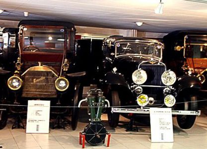 Экспонаты автомобильного музея