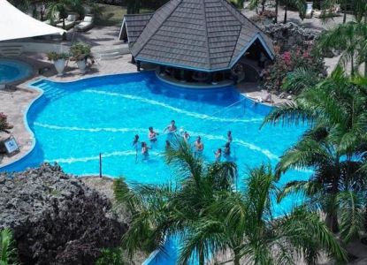 Diani Reef Beach Resort - лучший отель