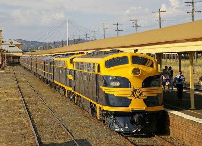 Поезд, принадлежащий компании Australian Railways