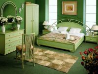 2. Интерьер спальни в зеленом цвете