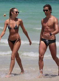 Кендис Свейнпол со своим бойфрендом на пляже в Майями
