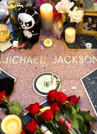 Фанаты почтили память Майкла Джексона на Аллее Славы
