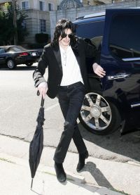 Майкл Джексон после очередной операции