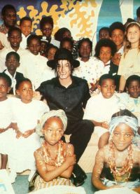 Майкл Джексон занимался благотворительностью