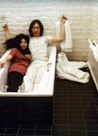 Джон Леннон и Йоко Оно любили фраппировать публику