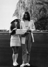 супруги Джон Леннон и Йоко Оно