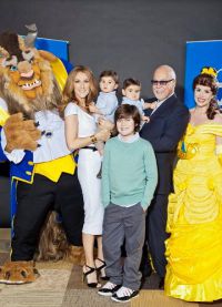 Селин Дион с детьми и мужем в Лас-Вегасе