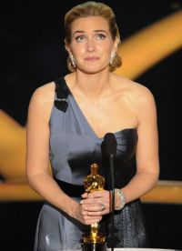 кейт уинслет семь раз номинировалась на оскар а получила она премию на шестой раз