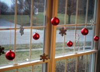 Новогодние украшения на окна5