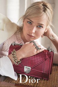 Дженнифер Лоуренс представила весенне-летнюю коллекцию сумок Dior