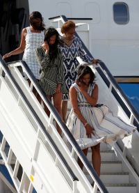Мишель Обама, ее мама Мэриан Шилдс и дочери Малия и Саша