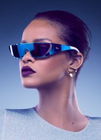 Коллекция очков вышла под названием «Rihanna»