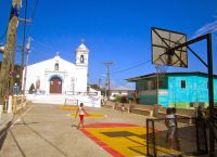 Спортивная площадка перед церковью Сан-Педро