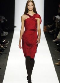 красное платье с черными колготками 4