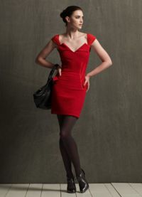 красное платье с черными колготками 9