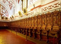 Роскошный интерьер монастыря