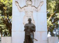 Памятник основателю Буэнос-Айреса Педро де Мендосе