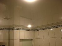 зеркальный потолок в ванной. Натяжной 1
