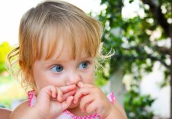 почему дети едят козявки из носа