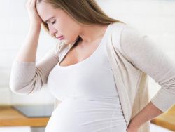 болит поясница при беременности в первом триместре