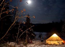 зимняя туристическая палатка с печкой