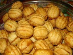 Печенье «Орешки» с вареной сгущенкой – рецепт