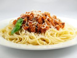 блюдо из спагетти и фарша