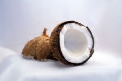 Как кушать кокос