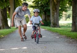как научить ребенка кататься на велосипеде