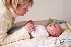 как помочь новорожденному при запоре