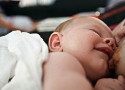 Как определить наедается ли новорожденный грудным молоком