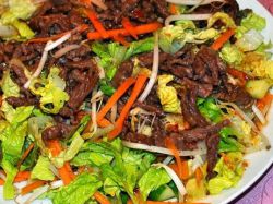 тайский салат с говядиной