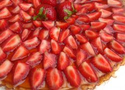 Торт с ягодами и желе