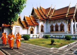 Деревенский храм в Камбодже