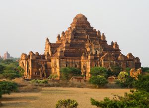 Храм Dhammayangyi в Багане