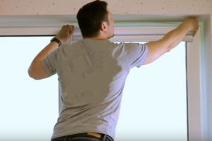 Как повесить рулонные шторы