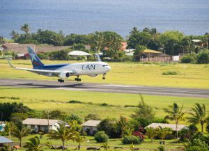 Посадочная полоса в аэропорту на острове Пасхи