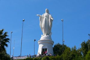 Статуя Девы Марии на горе Сан-Кристобаль