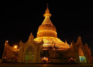 Пагода ночью