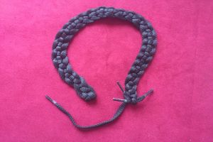 плетение браслетов из шнурков18