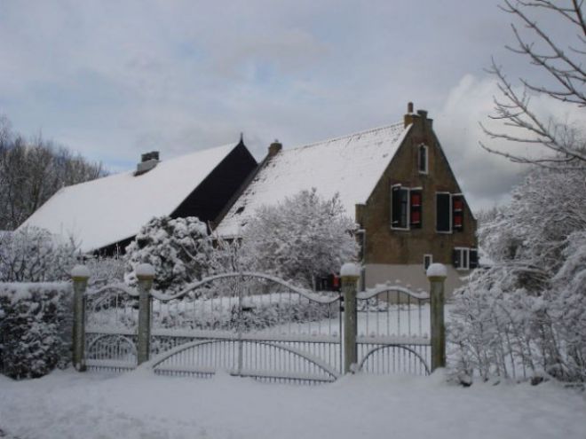 Дом в снегу
