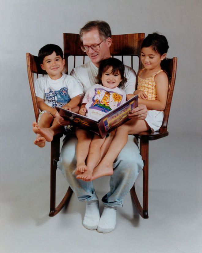 Кресло, в котором можно читать сказки сразу всей малышне семьи