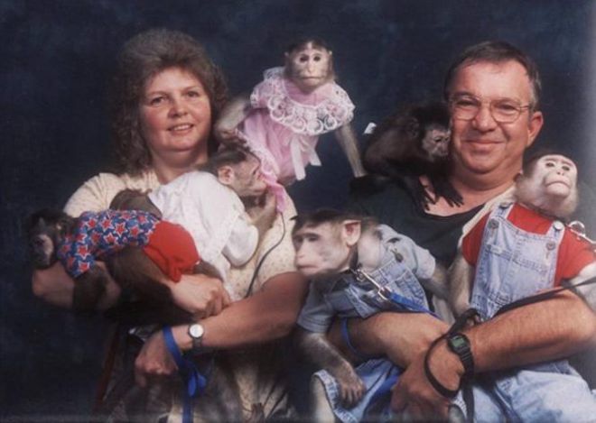Пара с обезьянками