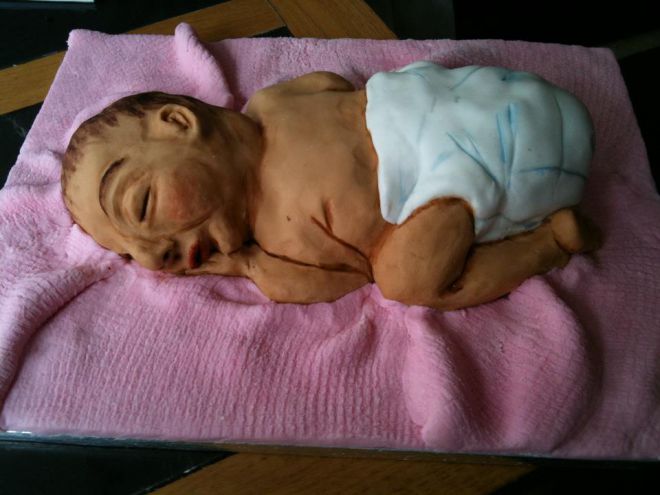 Младенец похож на мумию