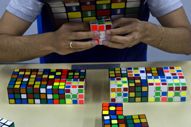 Джек Кай установил рекорд по сборке кубика Рубика