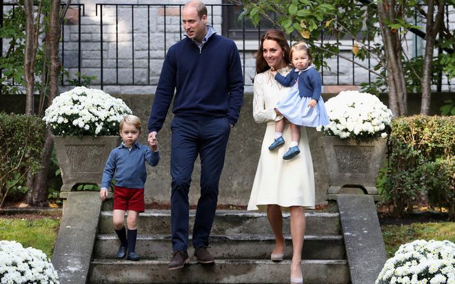 Принц Уильям с герцогиней Кембриджской и детьми